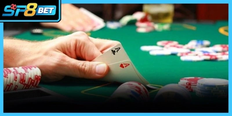 Quyết định rút thêm quân bài thứ ba đòi hỏi sự tính toán cẩn thận