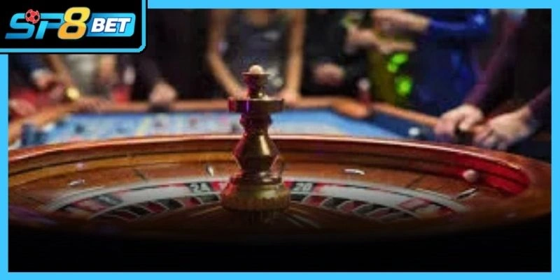 Người chơi tập trung quan sát kỹ các ô số trên bàn cược trực tuyến mỗi ngày